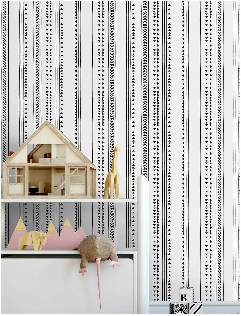 HaoHome Modern Triangle Peel and Stick Wallpaper Arrow Trellis Black White Vinyl Self Adhesive Wallcoverings for Wall Decor